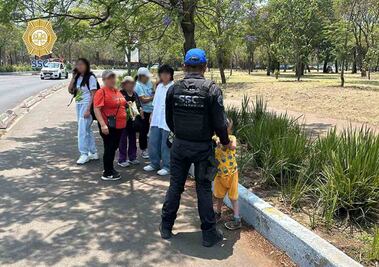 Policías ayudan a niño a reencontrarse con su mamá tras extraviarse; fue entregado al ser reconocida por el menor