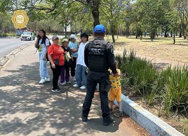 Policías ayudan a niño a reencontrarse con su mamá tras extraviarse; fue entregado al ser reconocida por el menor
