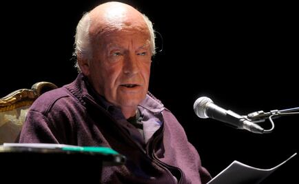 Viuda dedica "honoris causa" de Galeano a 43 desaparecidos