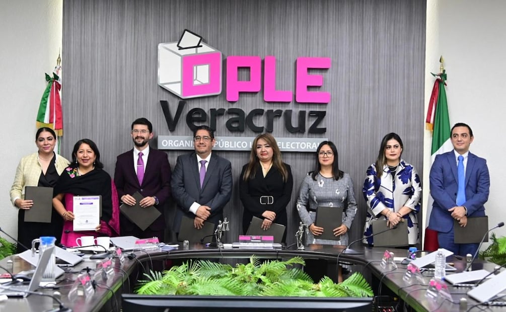 El OPLE Veracruz realizó el acto protocolario de entrega de las constancias de mayoría a las candidaturas que resultaron ganadoras. Foto: OPLE Veracruz