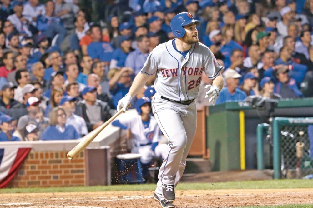 Daniel sólo pegó 14 vuelacercas en la temporada regular (DAVID J. PHILLIP. AP)