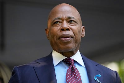 Nueva York sin Adams en la contienda; oleada migratoria y escándalos de corrupción hunden su imagen