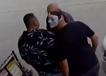 Policía jubilado asesina a vecino tras discusión navideña en Argentina; “es más bueno que el pan”, lo defiende su esposa