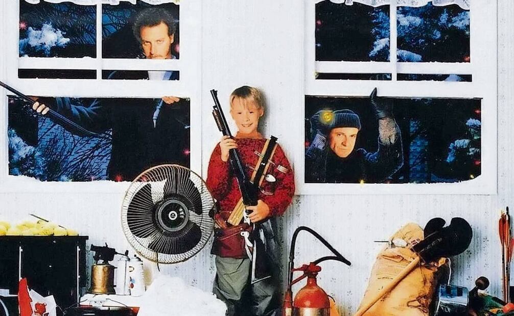 Mi pobre angelito (1990), Kevin se queda solo y convierte su casa en un campo de batalla. Foto: 20TH Century Studios y AP