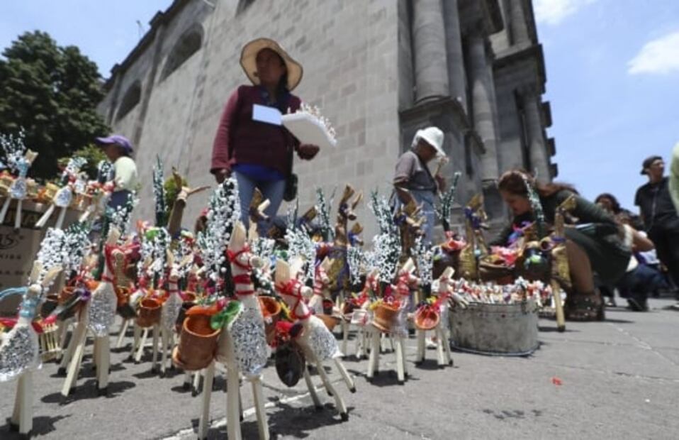 Jueves de Corpus y día de las mulas, ¿por qué vestimos a los niños de "inditos"?