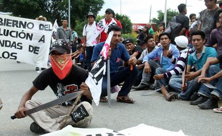 Detiene Policía marcha de organizaciones en Oaxaca