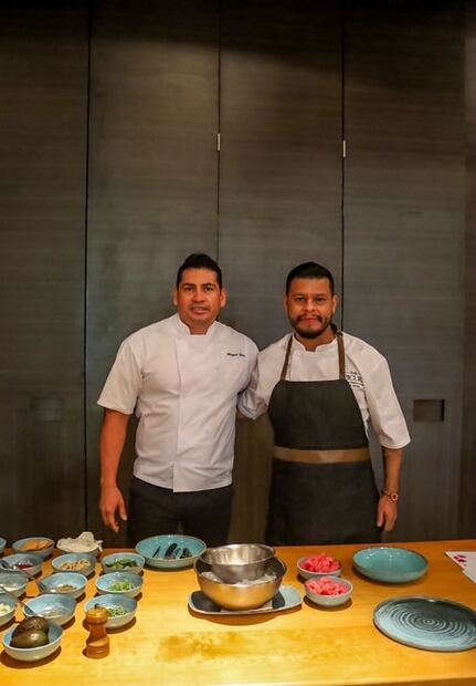 El chef Víctor Zárate cocina en The Epicure