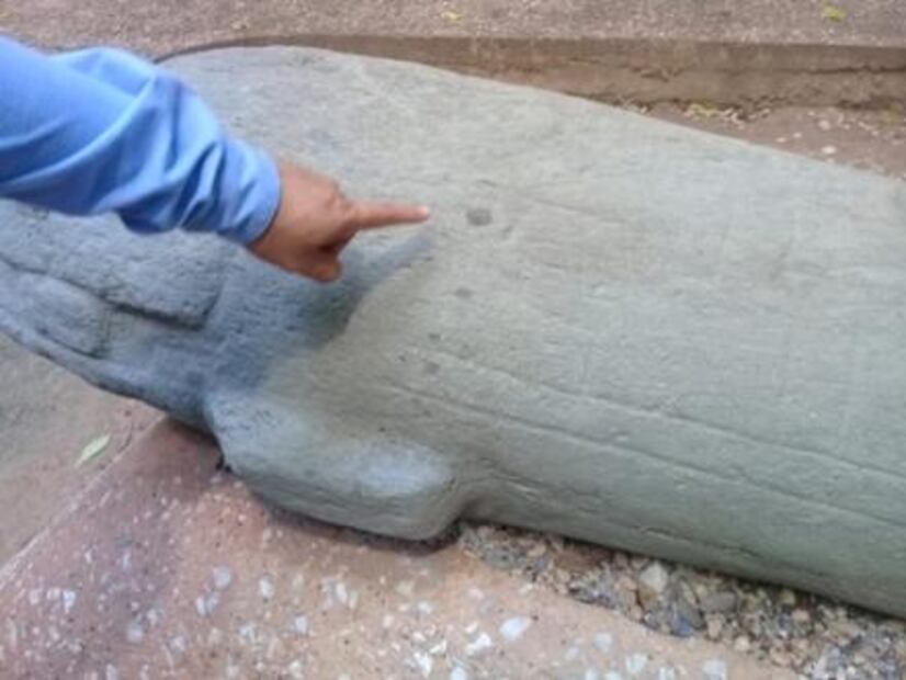 Dos extranjeros vandalizan con aceite piezas olmecas en Tabasco