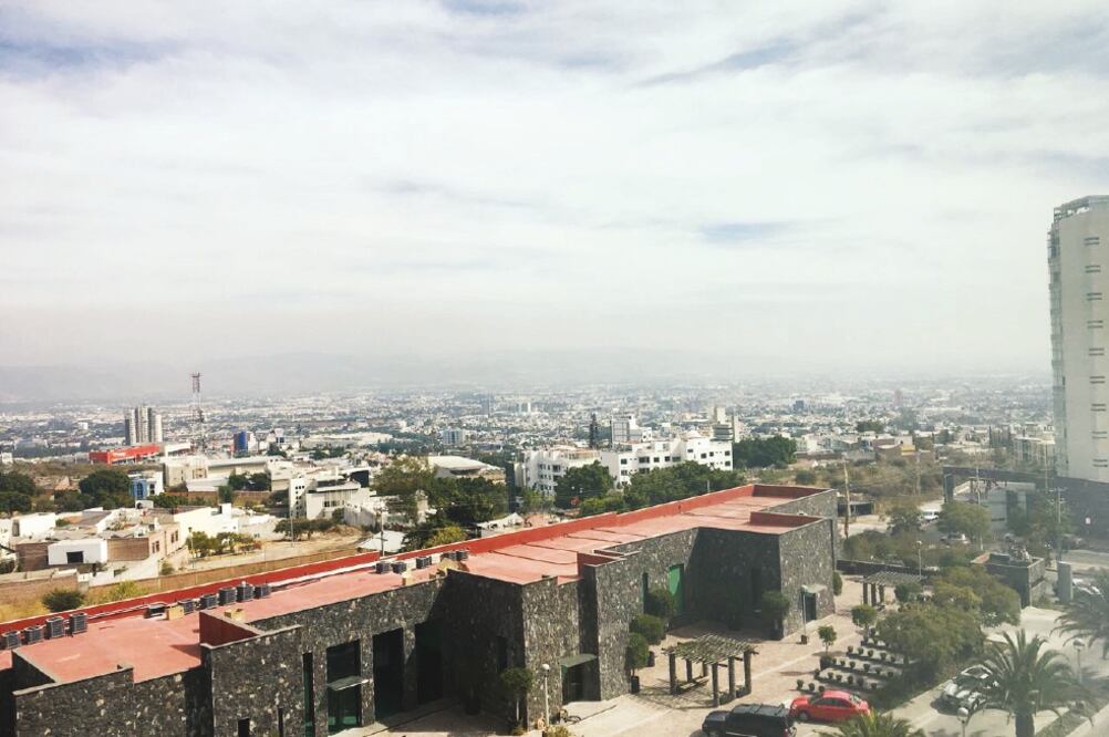 En la secundaria Manuel Sáenz, el gobernador Héctor Astudillo Flores inició los trabajos de construcción y reconstrucción de la infraestructura educativa. (ESPECIAL)