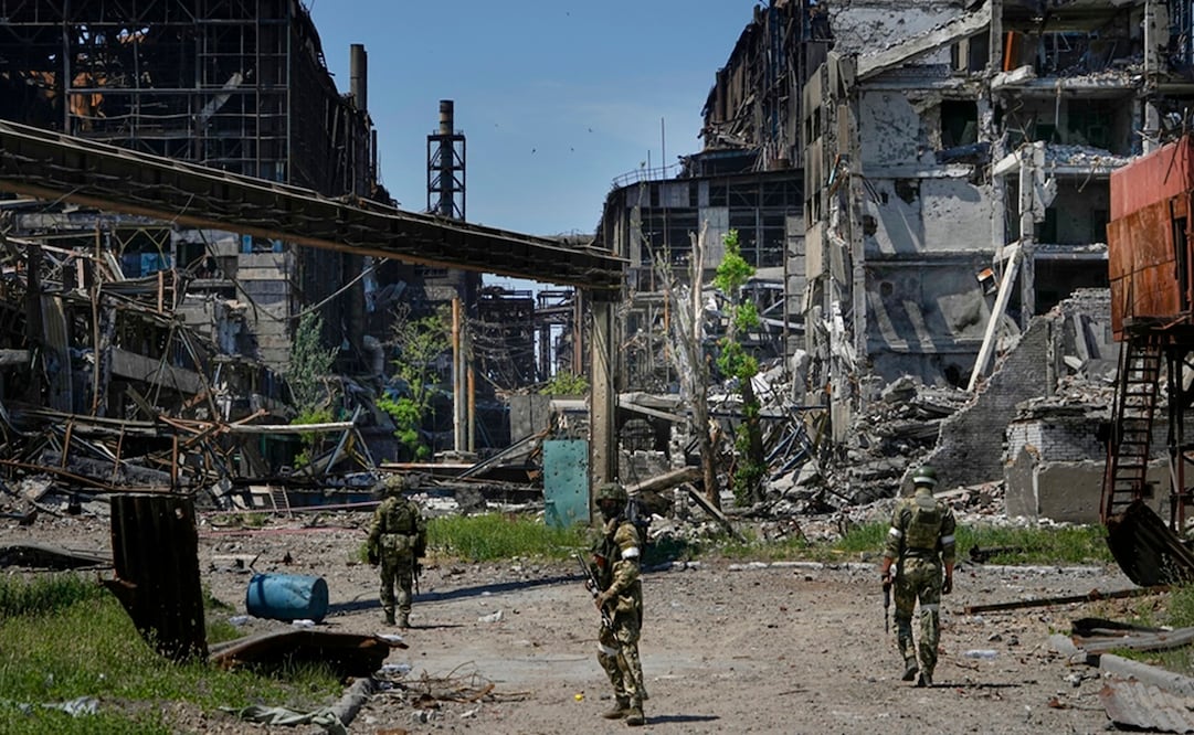 "Si las fuerzas ucranianas se retiran de los territorios que controlan, cesaremos los combates", afirmó el mandatario ruso durante una visita a Kirguistán. Foto: AP