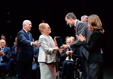 Una luz imprevista: reflexiones sobre la poesía completa de María Victoria Atencia 