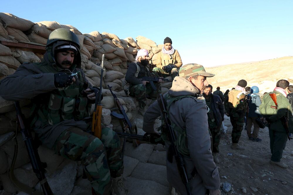 Las tropas mantienen su posición, esperan refuerzos y más ataques aéreos para que puedan avanzar hacia el centro de la ciudad, según un comandante en la zona (REUTERS)