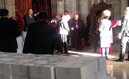 Arriban obispos a la Catedral para encuentro con el Papa