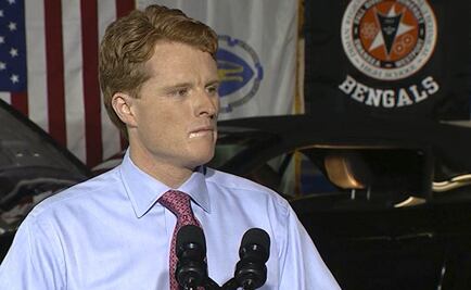 Joe Kennedy enciende las redes por inusual brillo labial