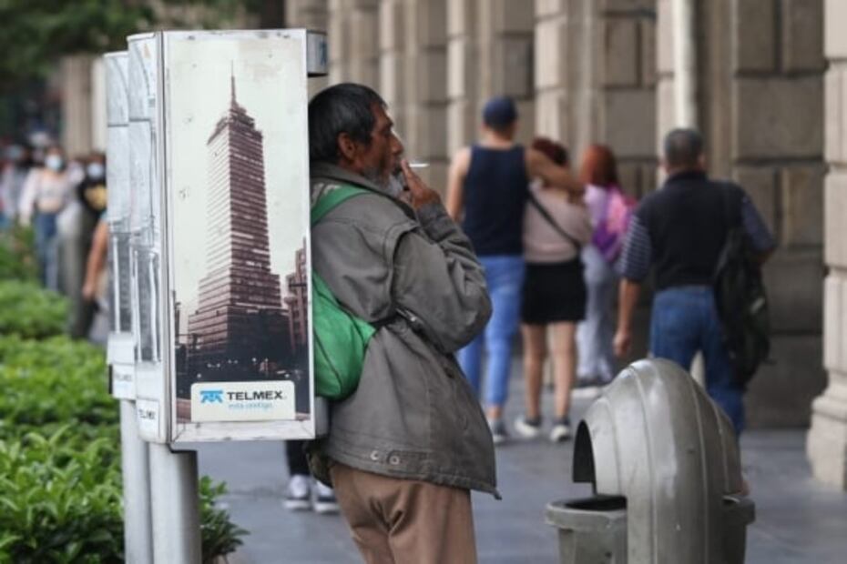 Capitalinos ignoran espacios libres de humo en el Centro Histórico; reprueban medida