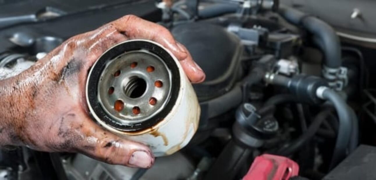 5 razones por las que tu auto tira aceite