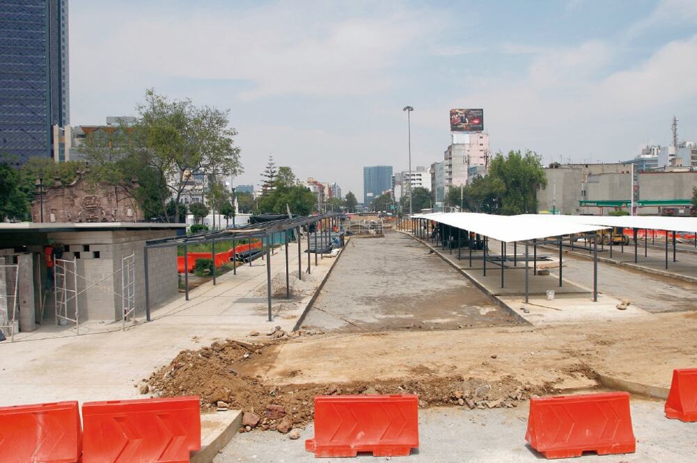 El gobierno local concesionó por 44 años a Inveravante un predio con valor comercial de 390 millones de dólares junto al Bosque de Chapultepec, donde el inversionista construirá una torre de 49 pisos con oficinas, hotel y comercios (IRVIN OLIVARES)