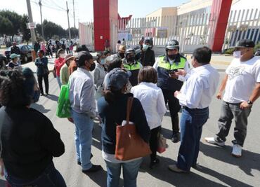 Abuelitos se quedan sin vacuna contra Covid-19 en Toluca; acusan falta de información