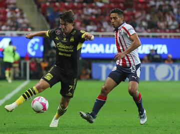 Chivas cae ante Monarcas en el estadio Akron