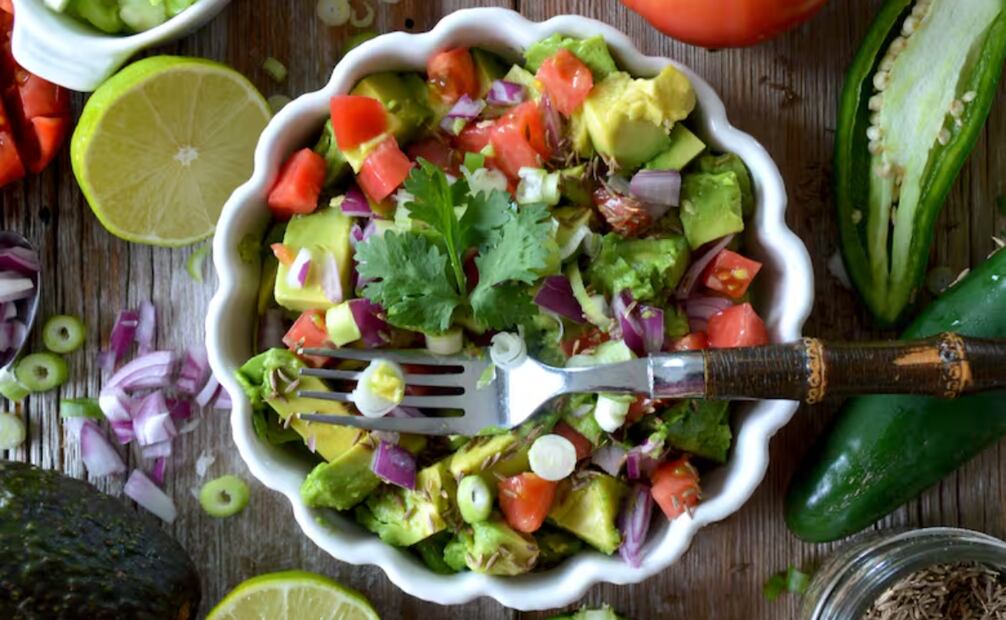 La dieta mediterránea incluye pescado fresco y vegetales 
Foto: (Imagen ilustrativa)Freepik