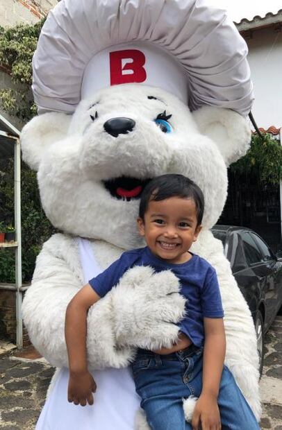 Llegan más regalos para "el Niño Concha" 