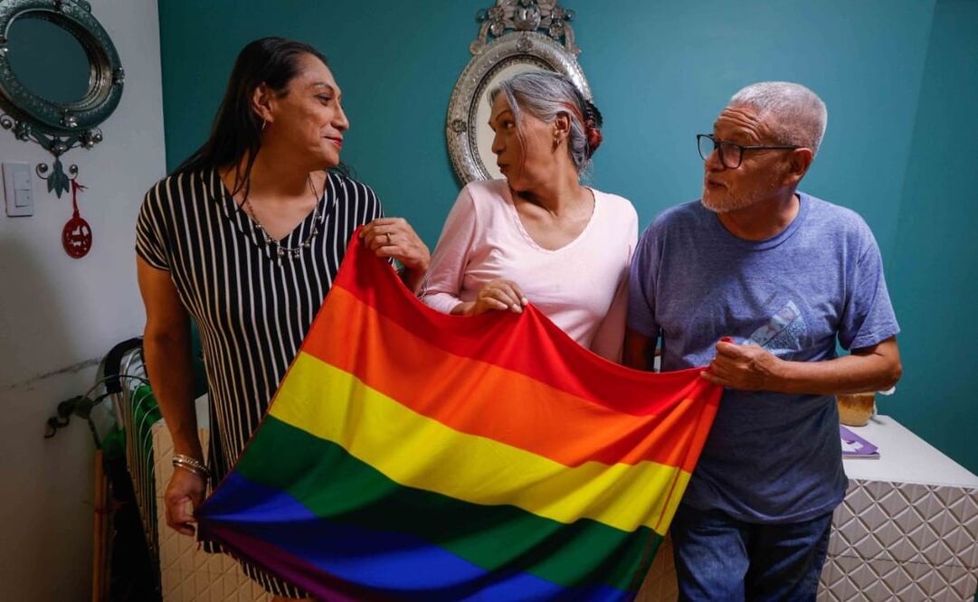 Pintando Arcoíris es un grupo conformado por personas de la tercera edad de la comunidad LGBTQ+ donde sus integrantes hacen frente a la soledad. | Foto: Diego Simón.