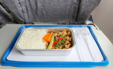 Esta es la aerolínea que ofrece la comida menos saludable de todas