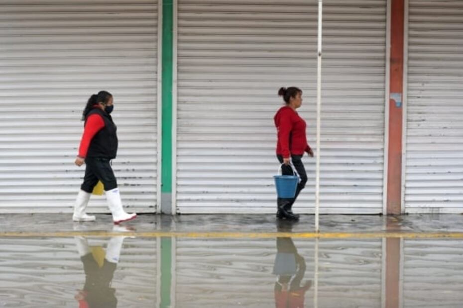 Inundación en Nezahualcóyotl deja un hombre sin vida; aparentemente se quedó dormido