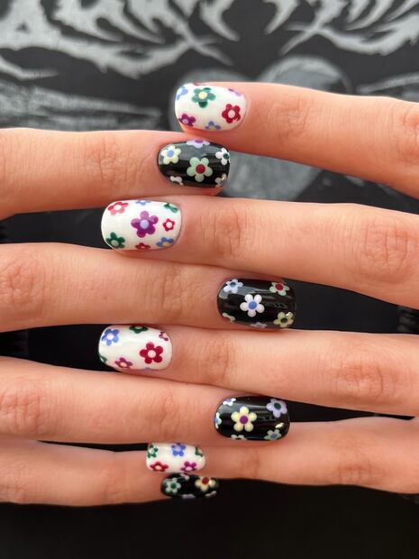 El diseño de uñas de temporada son las flores. Foto: Unsplash @nailsbyheather.errington