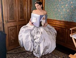 Rosalía emprende una cruzada musical, y se ilumina con Lux