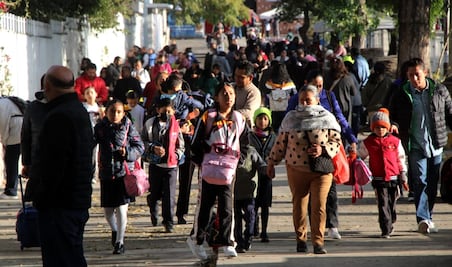 Uniformes, cuaderno y papelería; esto gastarán capitalinos en el regreso a clases