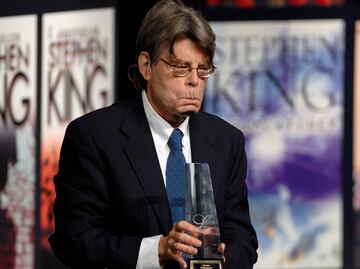 Stephen King "baja la cortina" tras derrota de Hillary Clinton