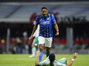 ¿Luis Romo a Monterrey? Cruz Azul y Rayados cocinan intercambio