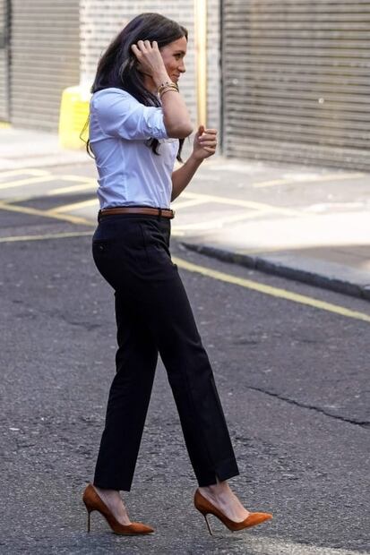 Meghan Markle presenta su línea de ropa con un look de oficina