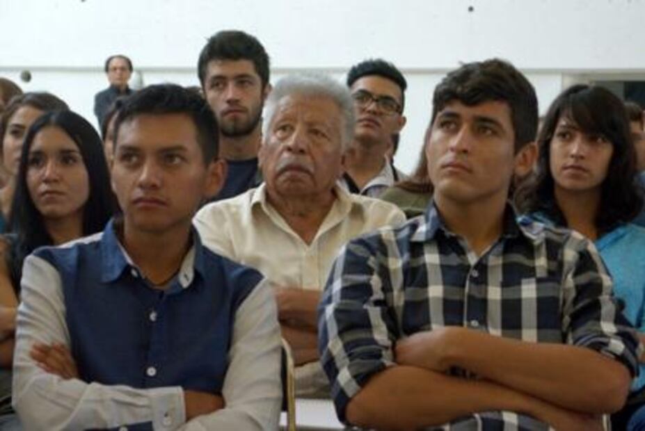 Tras cirugía de corazón, abuelito decidió volver a estudiar