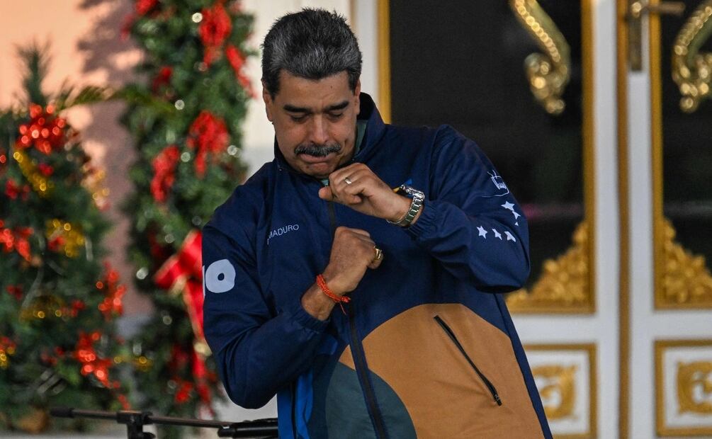El presidente de Venezuela, Nicolás Maduro, baila durante las celebraciones del Día del Estudiante en el Palacio de Miraflores en Caracas (21/11/2025). Foto: AFP