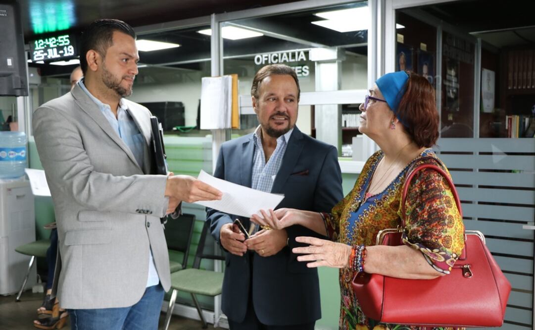 Liliana Flores Benavides, del colectivo Nosotros; Gilberto Marcos, de Vertebra; y Juan Manuel Ramos, de Redes Quinto Poder. Foto: tomada de Twitter @RQPidea