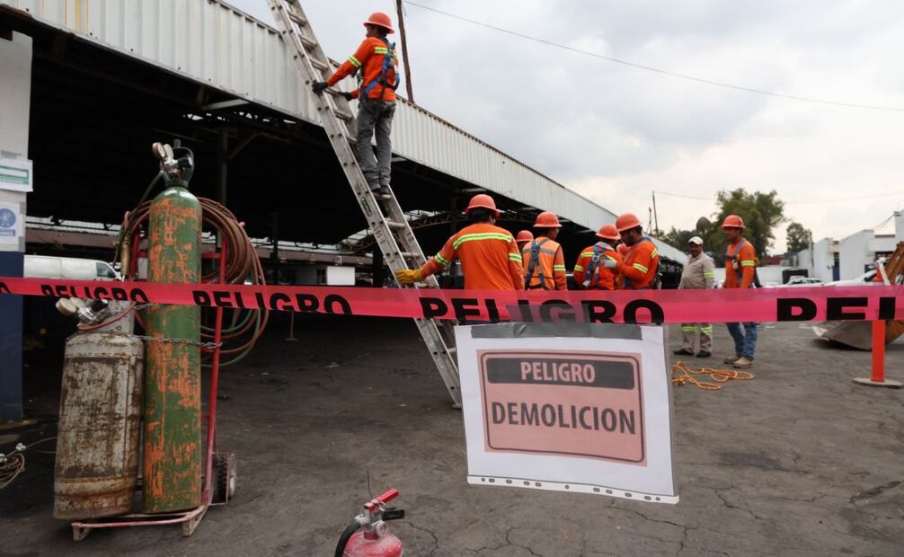La jefa de Gobierno, Clara Brugada, encabezó el inicio de los trabajos para la construcción de lo que será el nuevo Hospital de la Policía de la Ciudad de México.
Foto: Especial.