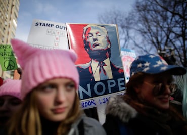 Miles de mujeres marchan en EU y el mundo contra Trump y sus políticas
