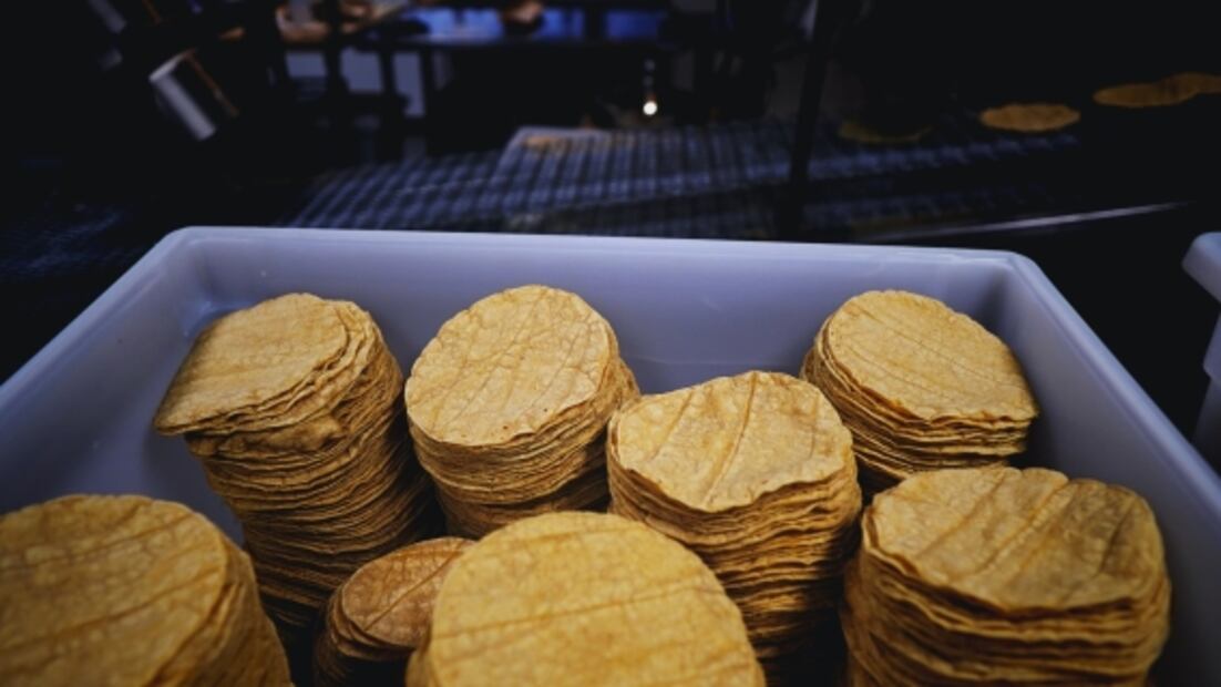 ¡Infladitas y suaves! Así puedes hacer tortillas a mano
