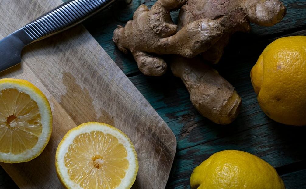 Las propiedades del limón y el jengibre se unen en esta bebida para aliviar los efectos de la resaca. Foto: Unsplash