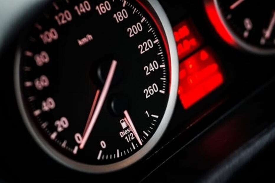6 consejos sobre cómo tomar una curva en carretera de manera segura