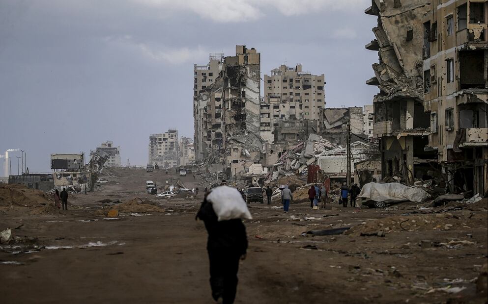El padre de dos rehenes en Gaza declaró el viernes que “todo aquí está oscuro” sin sus familiares en casa.  Foto: EFE
