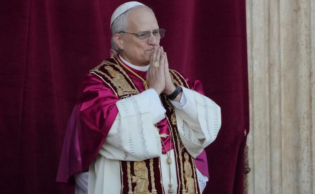 El recién elegido papa León XIV aparece en el balcón de la Basílica de San Pedro en el Vaticano, el jueves 8 de mayo de 2025. Foto: AP
