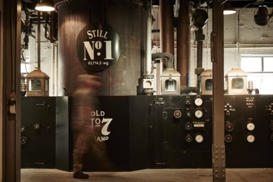 Descubre cómo se elabora el whiskey con este recorrido virtual