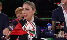WWE: Deyra Barrera se equivocó en la entonación del Himno Nacional Mexicano en Worlds Collide; imperdible reacción de Blue Demon Jr.