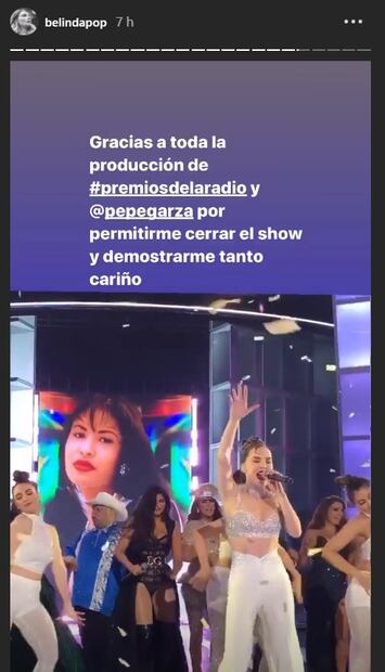 A Belinda le falló el micrófono cuando cantaba tema de Selena 