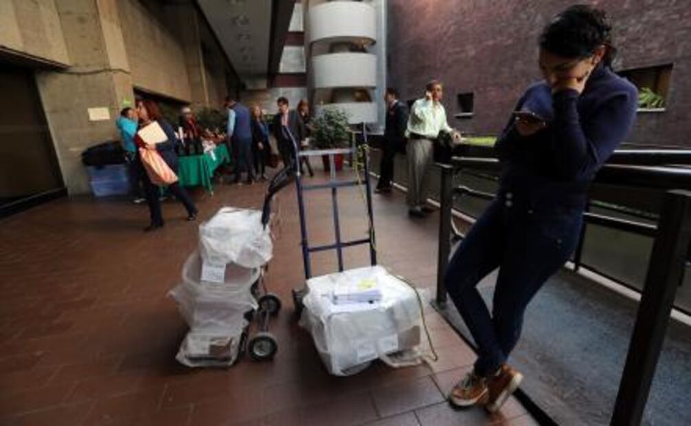 Reciben diputados regalos por fiestas decembrinas