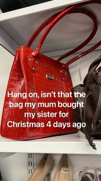 Joven vende bolsa que le regaló su madre en Navidad y ella toma venganza