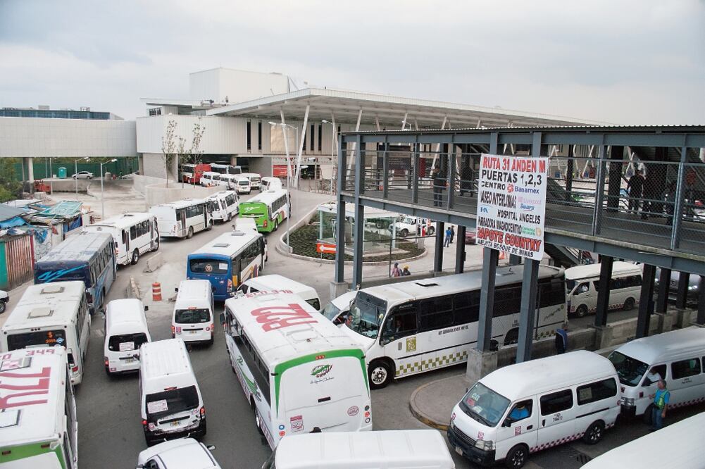 En Naucalpan todos los días sufrimos entre 15 y 20 asaltos en la Ruta 07 que corre de Izcalli Chamapa al paradero del Metro, dicen conductores (ANTONIO TORRES. EL UNIVERSAL)